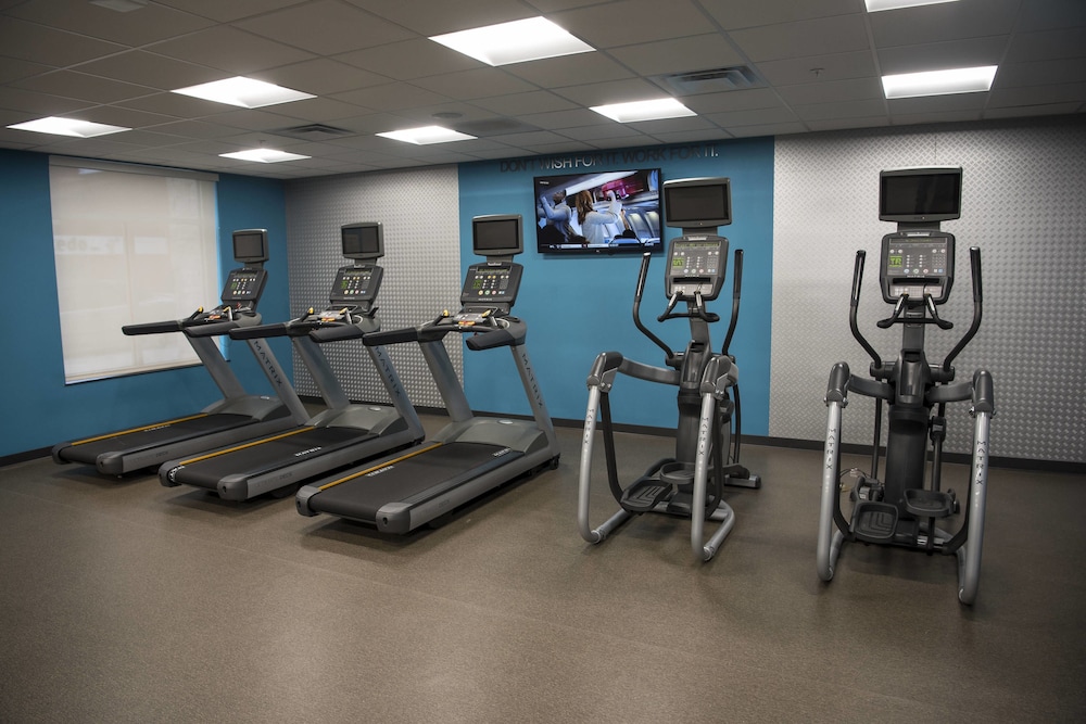 FAIRFIELD INN & SUITES CINCINNATI UPTOWN/UNIVERSITY AREA 27/50