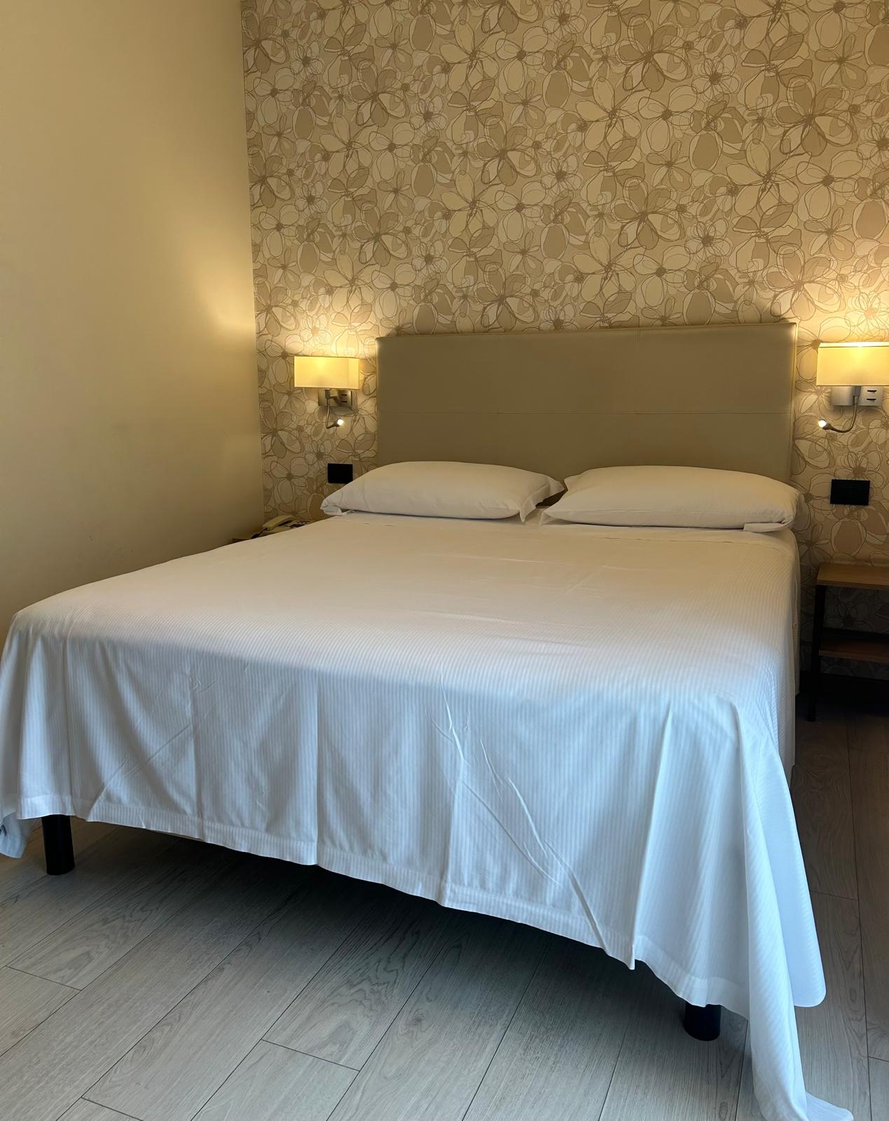 جناح جونيور بجاكوزي، HOTEL PARIGI 2 3/4