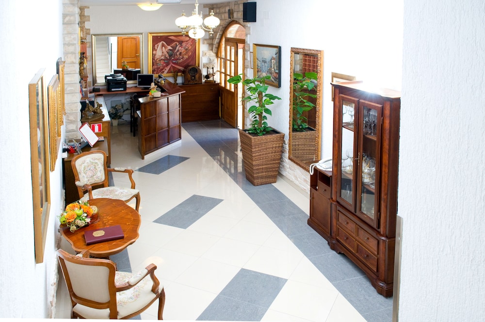 Hotel Vila Tina 7/50