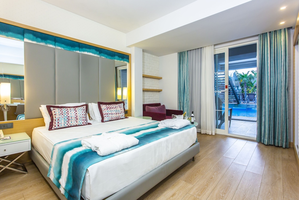 Long Beach Alanya 12/50