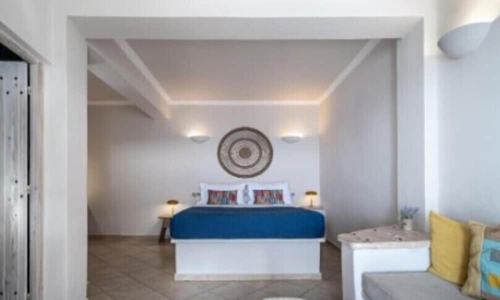 ATHERMI SUITES 9/74