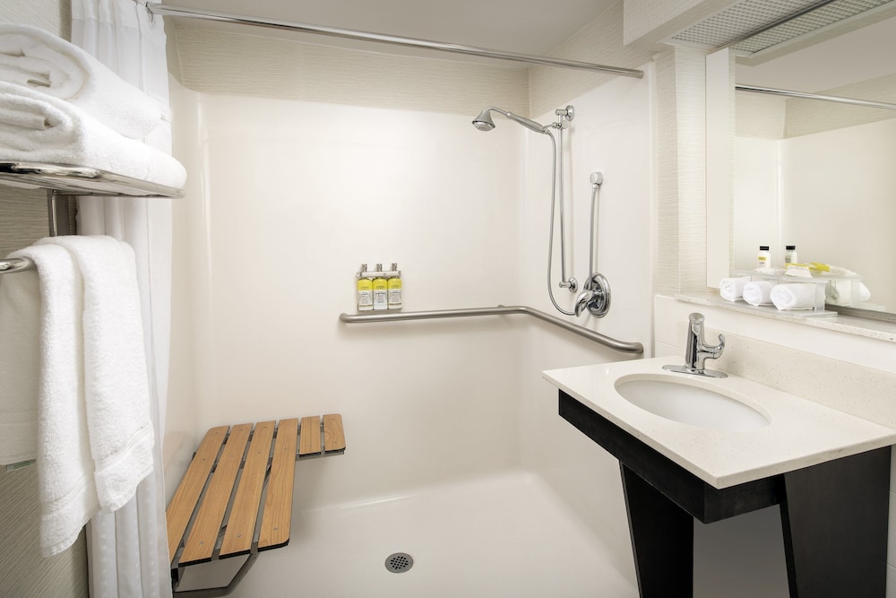 Holiday Inn Express Suites Annapolis 9/49