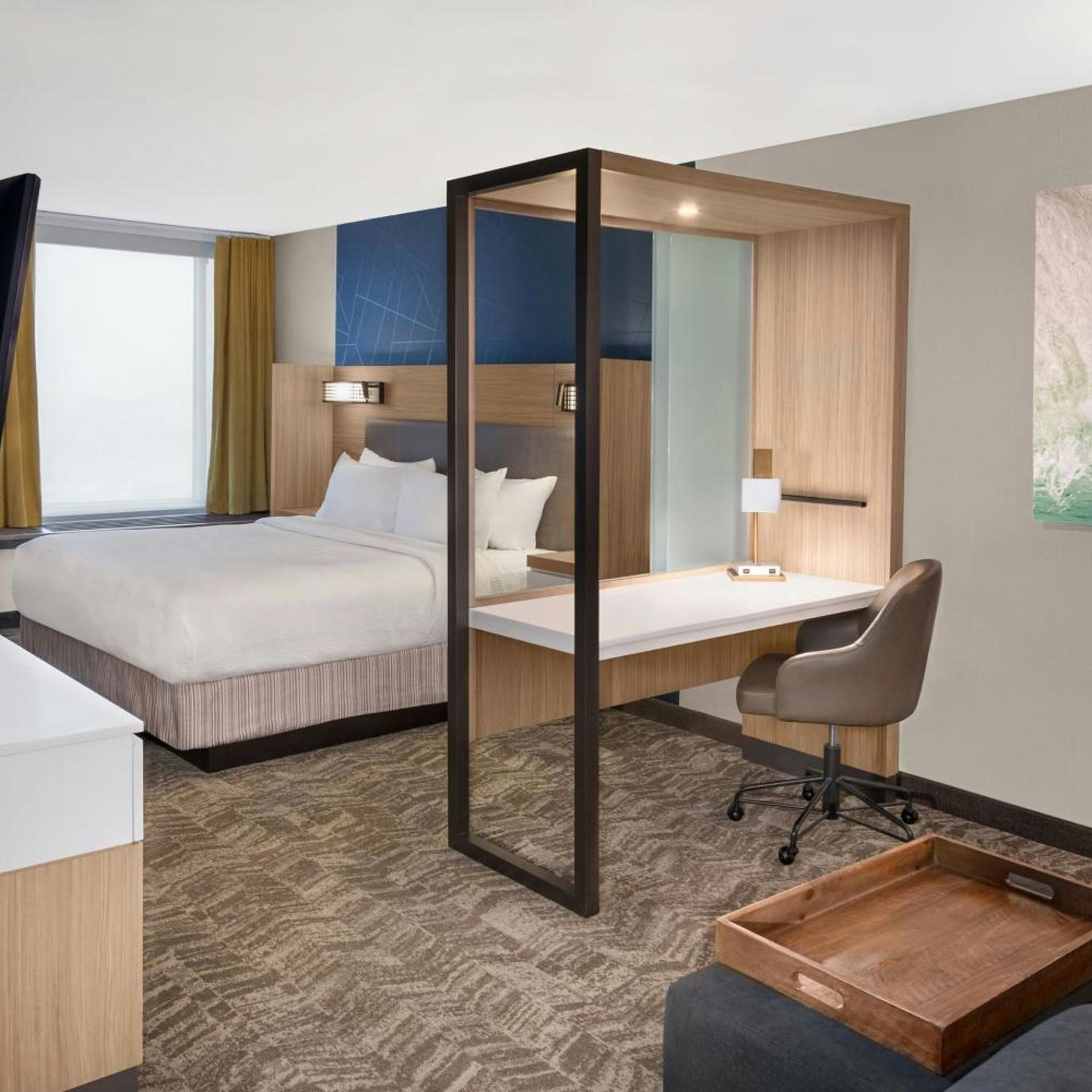 جناح بسرير كينج مع سرير سحّاب إضافي مع أريكة، SpringHill Suites by Marriott Holland 2/5