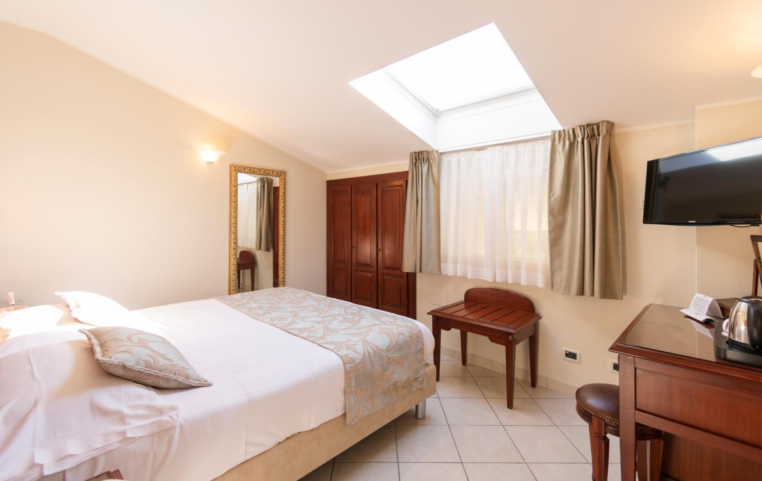 Economy, Double or Twin Bed, Attic
