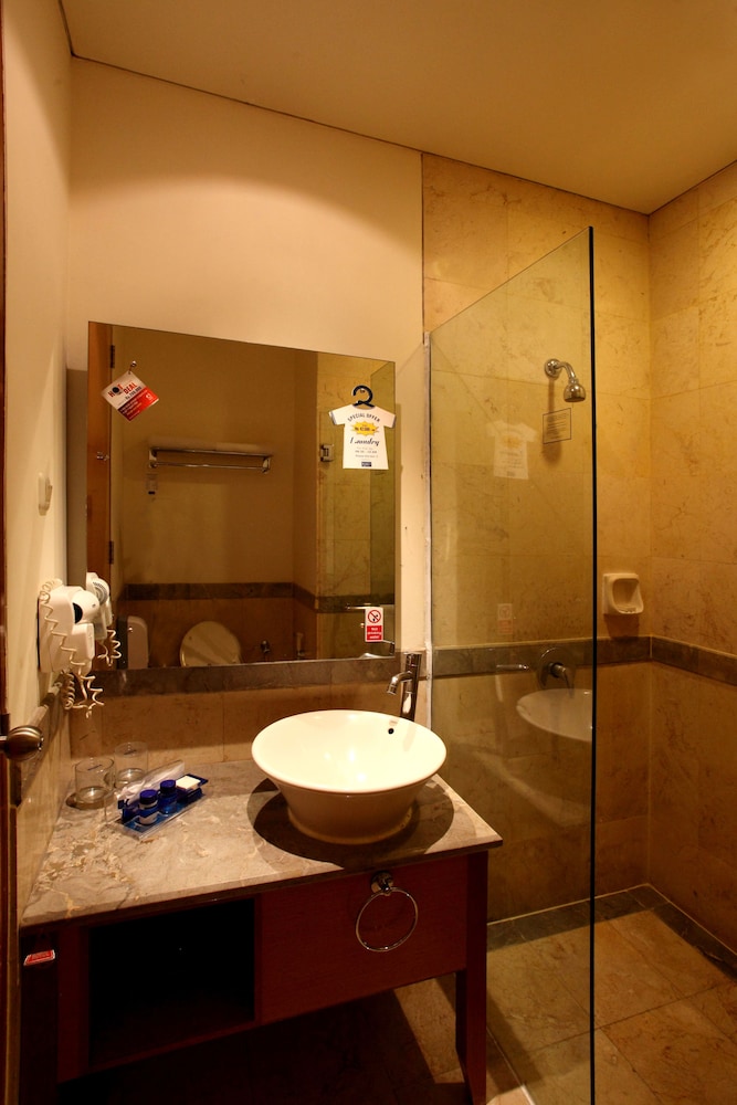 Serela Riau Hotel Bandung 69/71