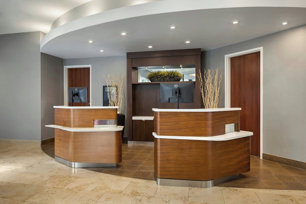 Lobby at Courtyard By Marriott Cal Expo, SACRAMENTO - CA