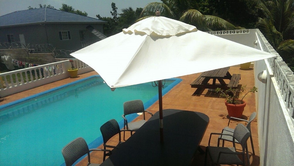 Ocho Rios Cinnamon Villas 10/13