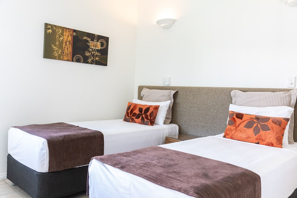 2 BEDROOMS, SUITE, OCEAN VIEW, CORNER