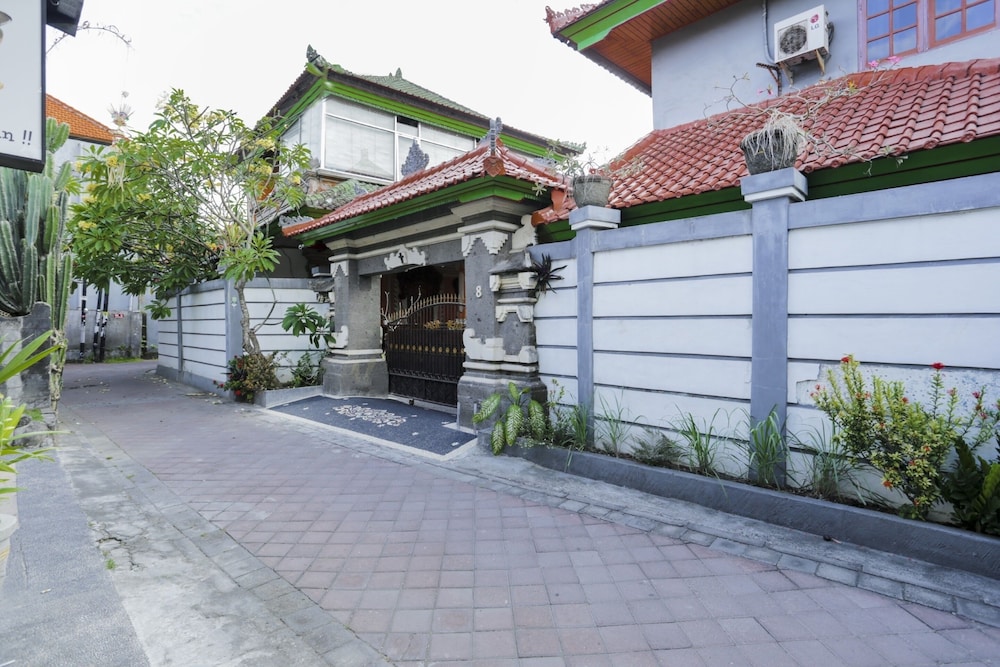 OYO 4003 Ceria Guesthouse Seminyak 33/39