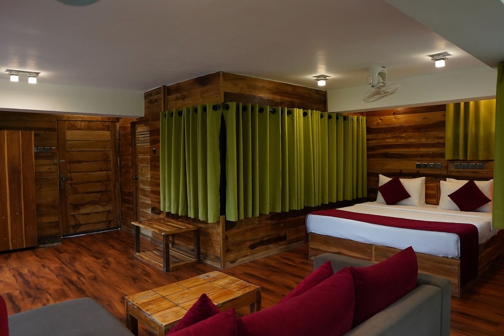 River, Economy, Suite, King Bed