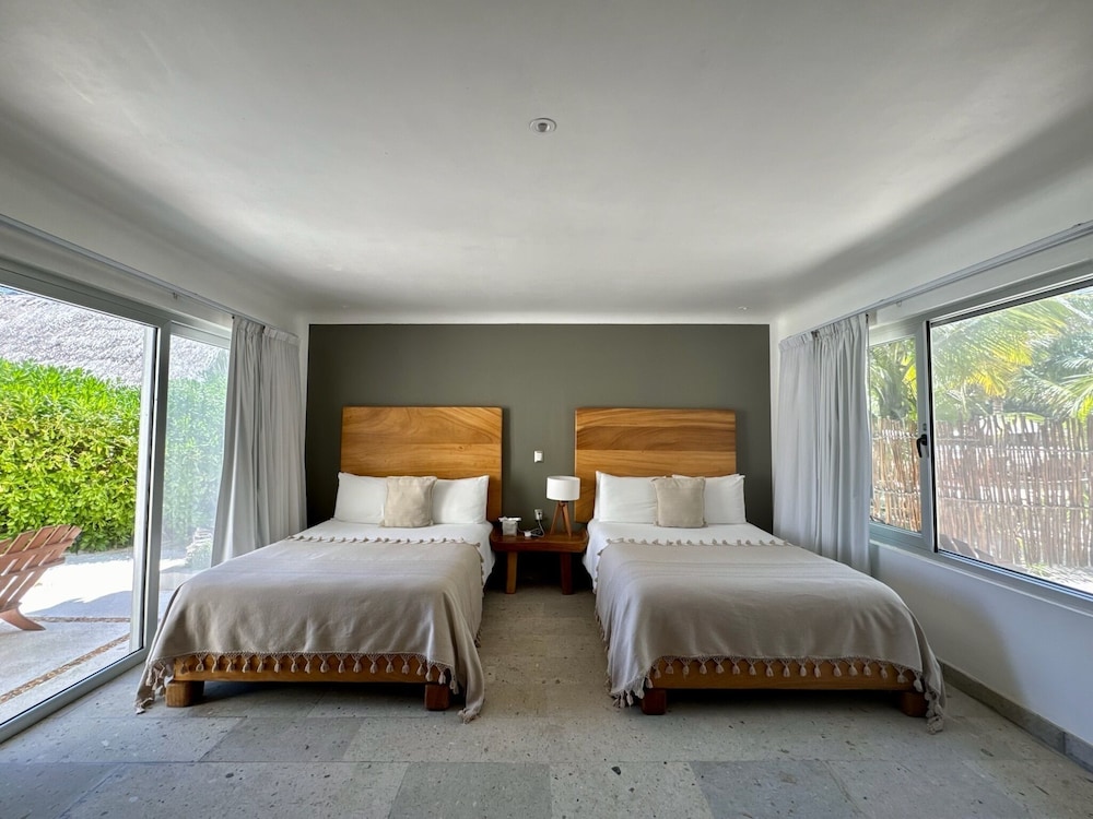 DELUXE, DOUBLE BED