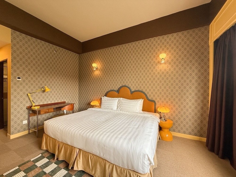 The Tres Hotel 24/67