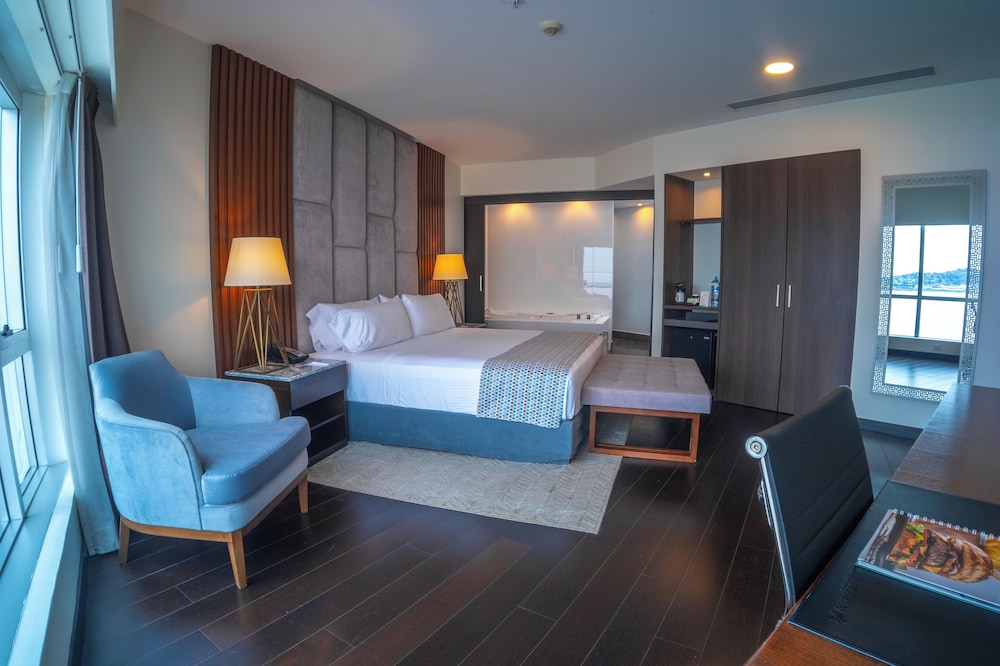 Presidential, Suite, King Bed, River View, Jetted Tub