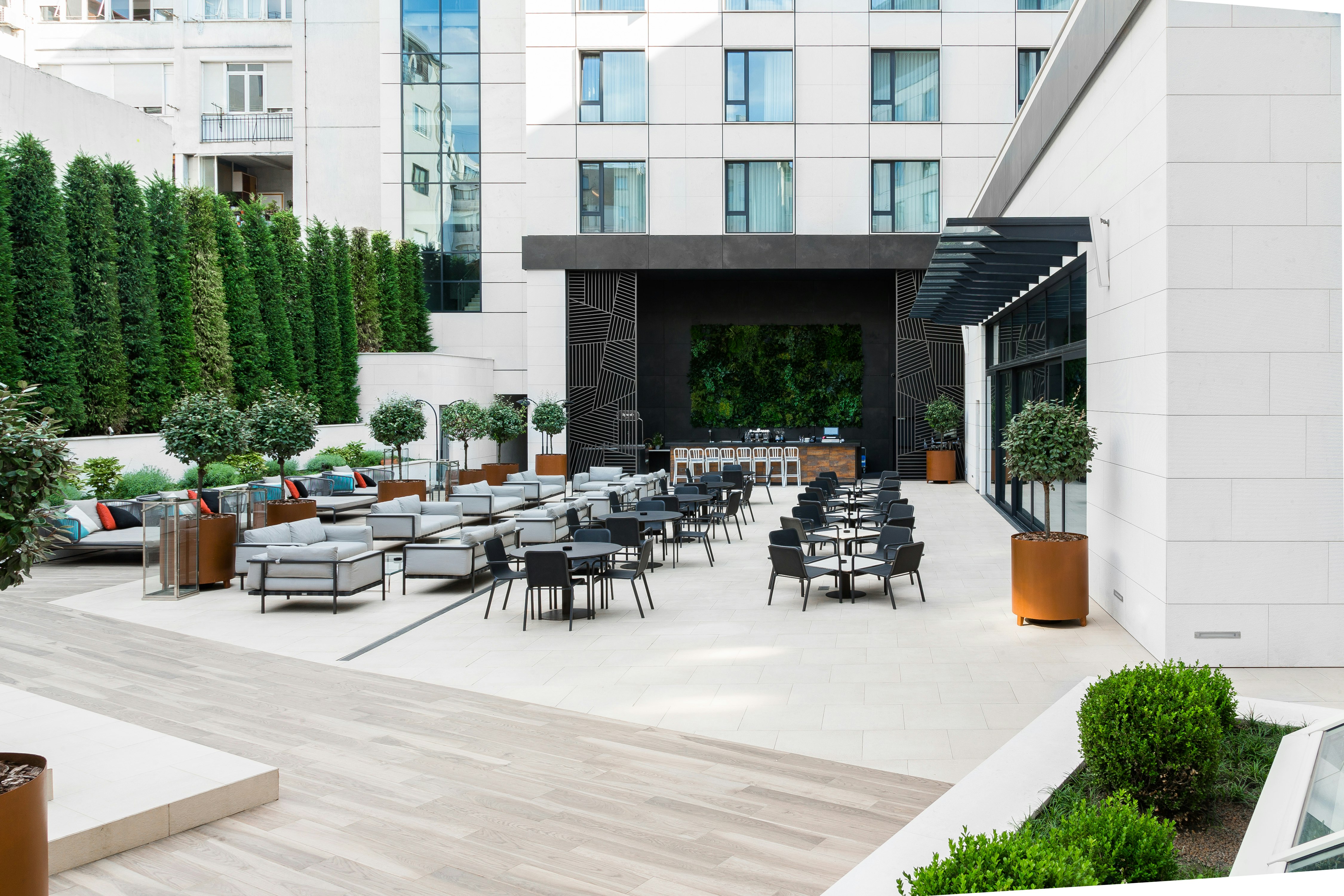 Hilton Belgrade 77/79