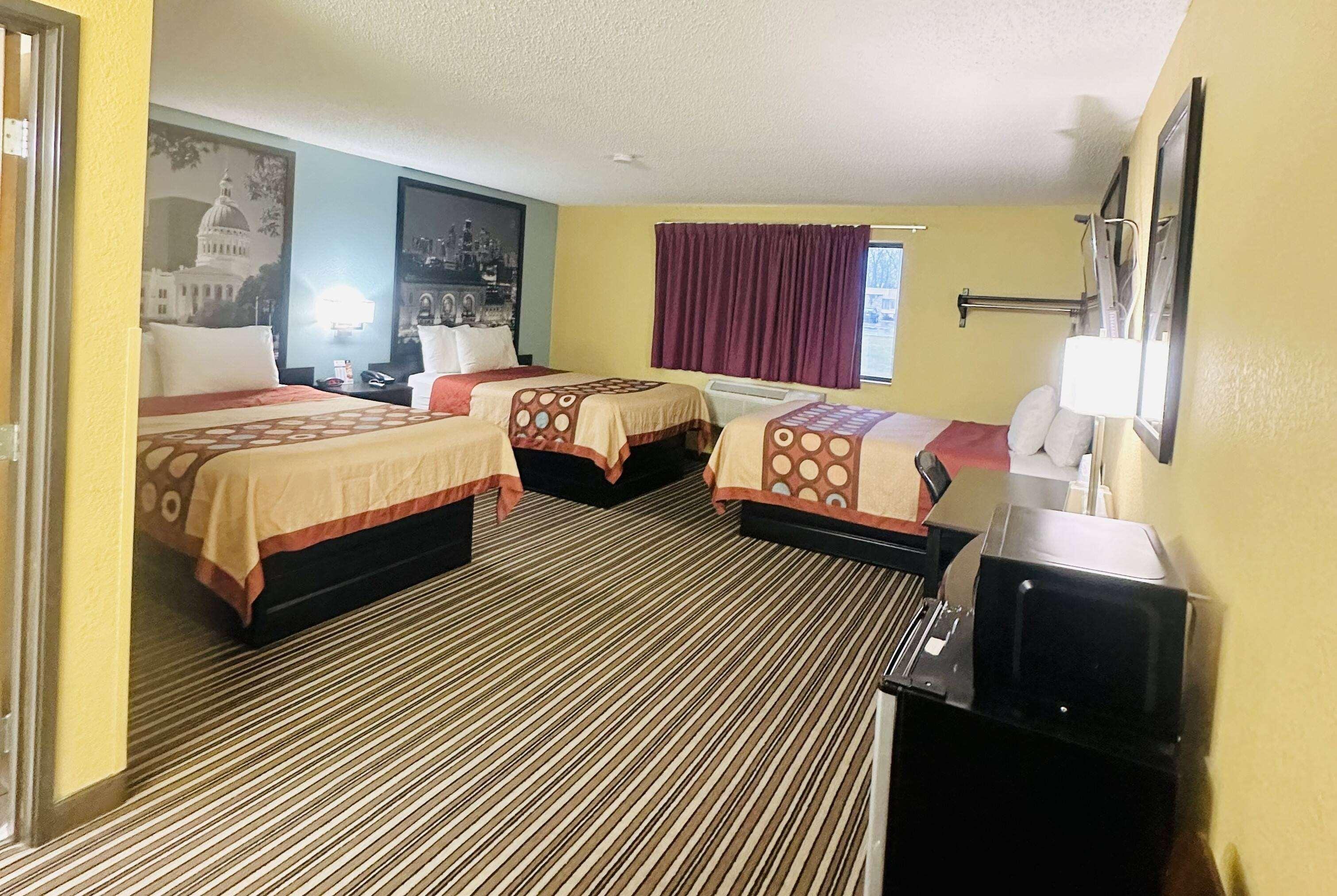 Efficiency, 3 Queen Beds