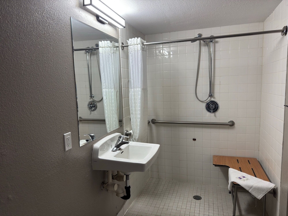 Motel6 Enfield, CT - Hartford 57/57
