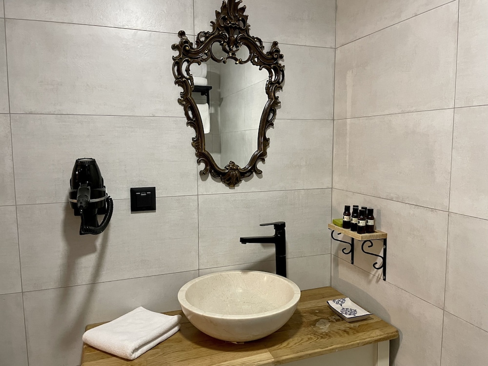 Urla Tas Konak Otel 48/50