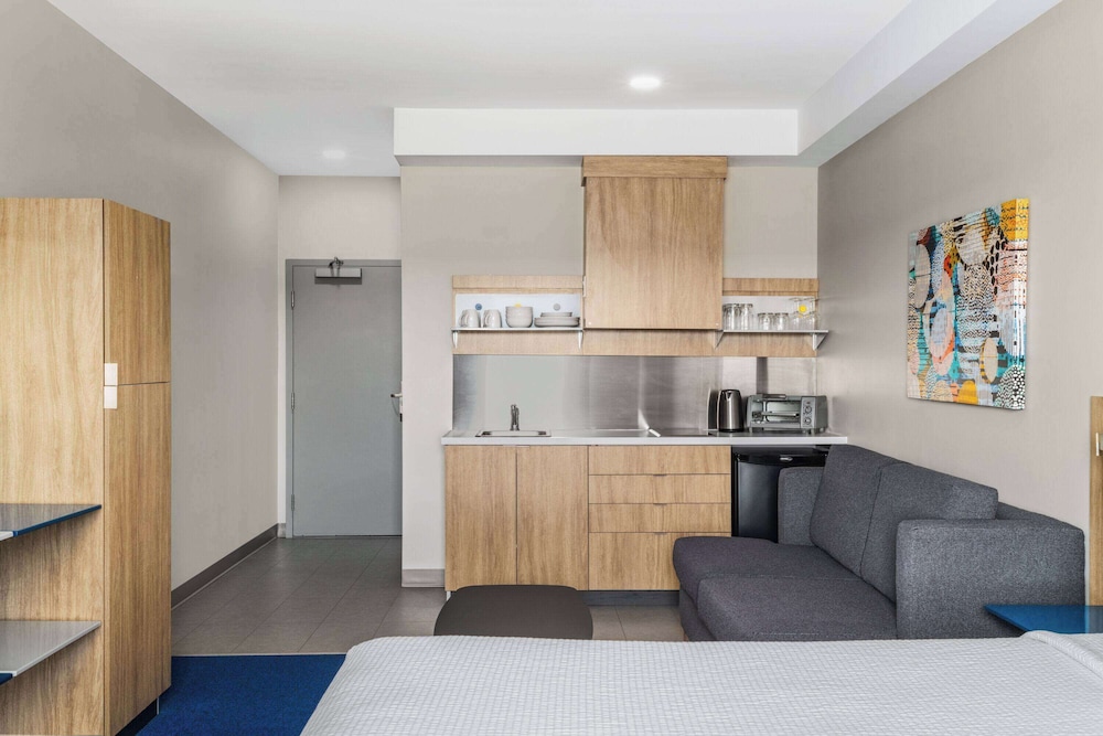 Microtel by Wyndham Lachute 4/30