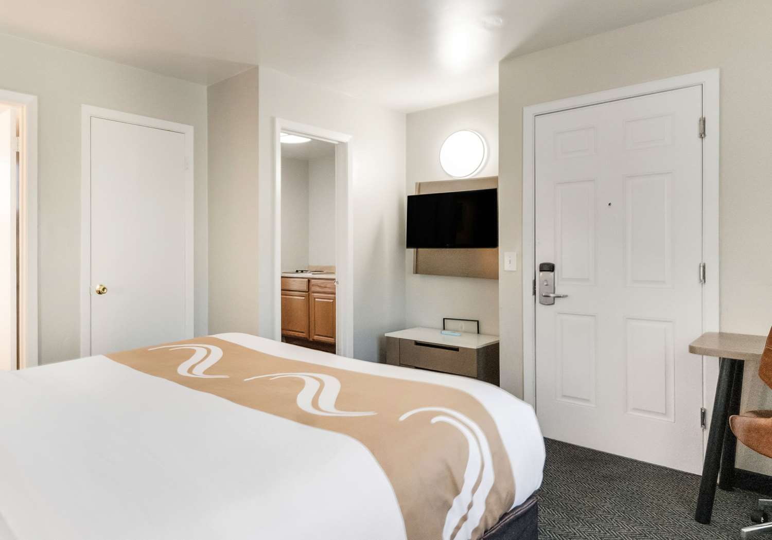 Efficiency, Queen Bed