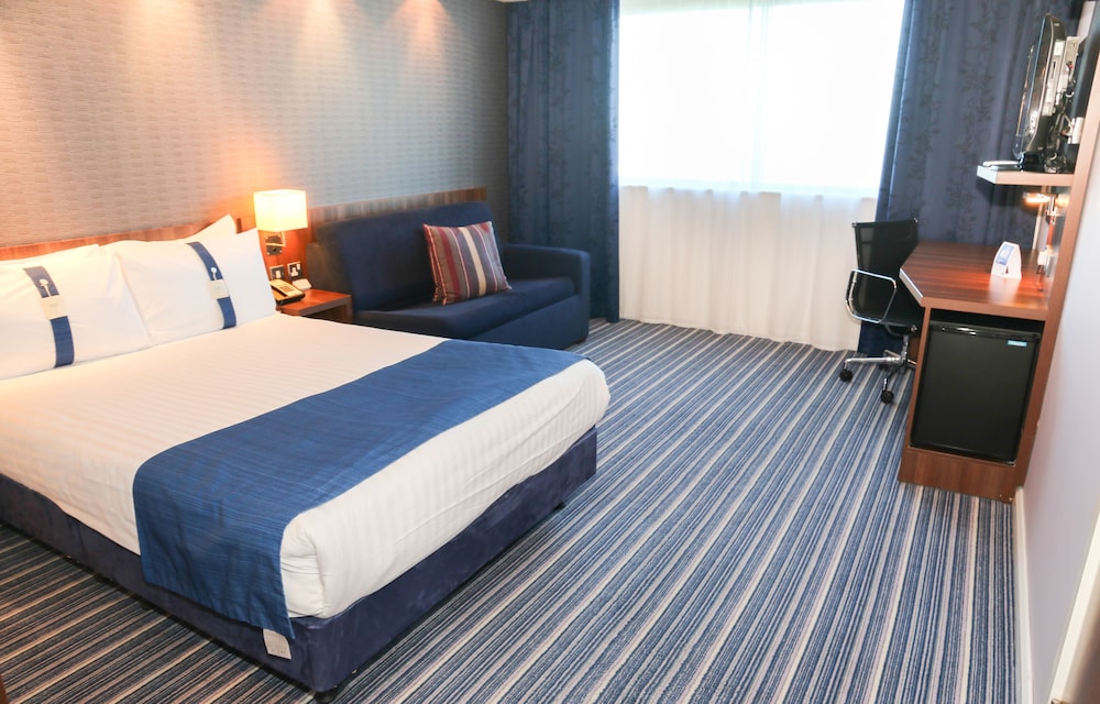 Holiday Inn Express London Heathrow T5 26/70