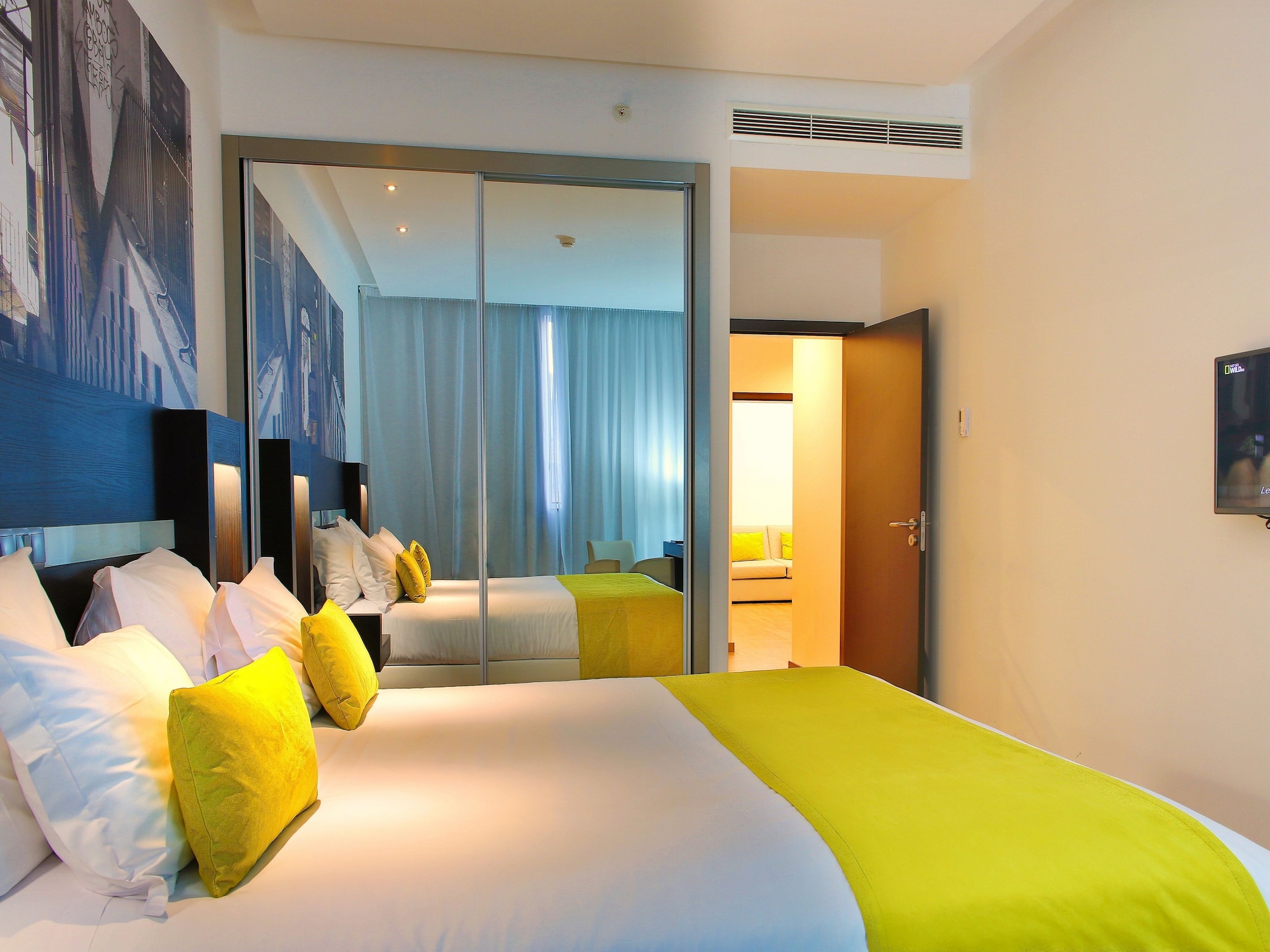 1 BEDROOM, FAMILY SUITE