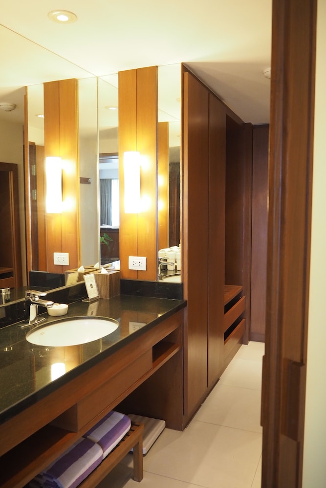 Woodlands Suites Serviced Residences 47/50