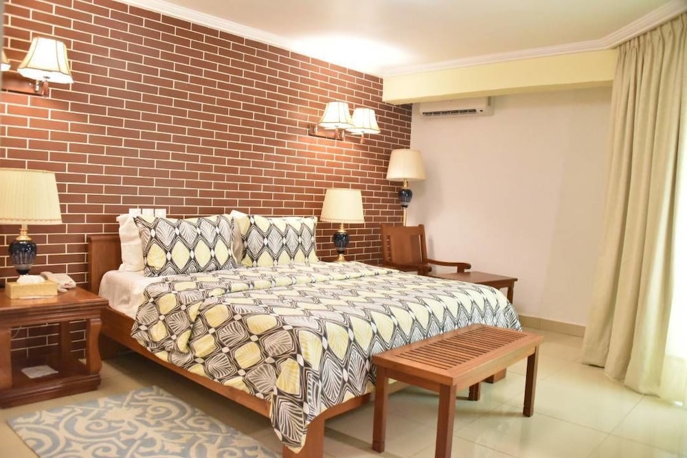 Adamaoua Grand Hotel 30/81