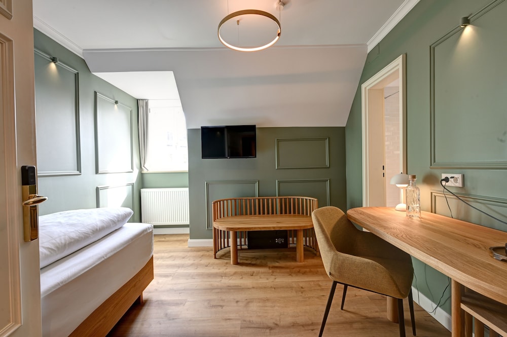 Hotel Uhland 15/33