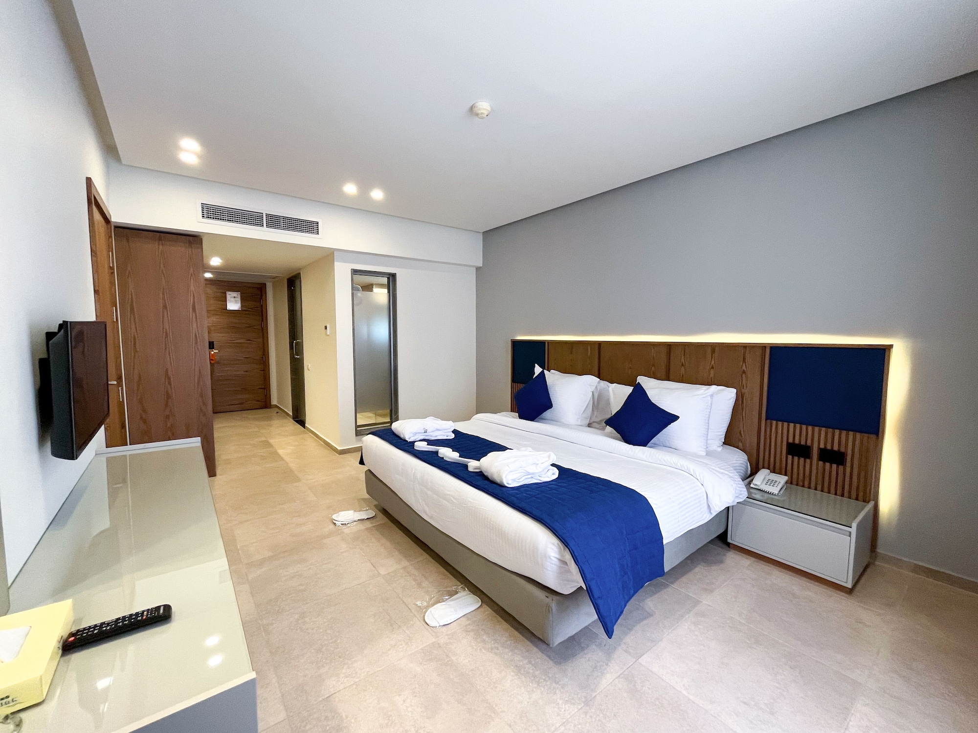 SUPERIOR, DOUBLE OR TWIN BED