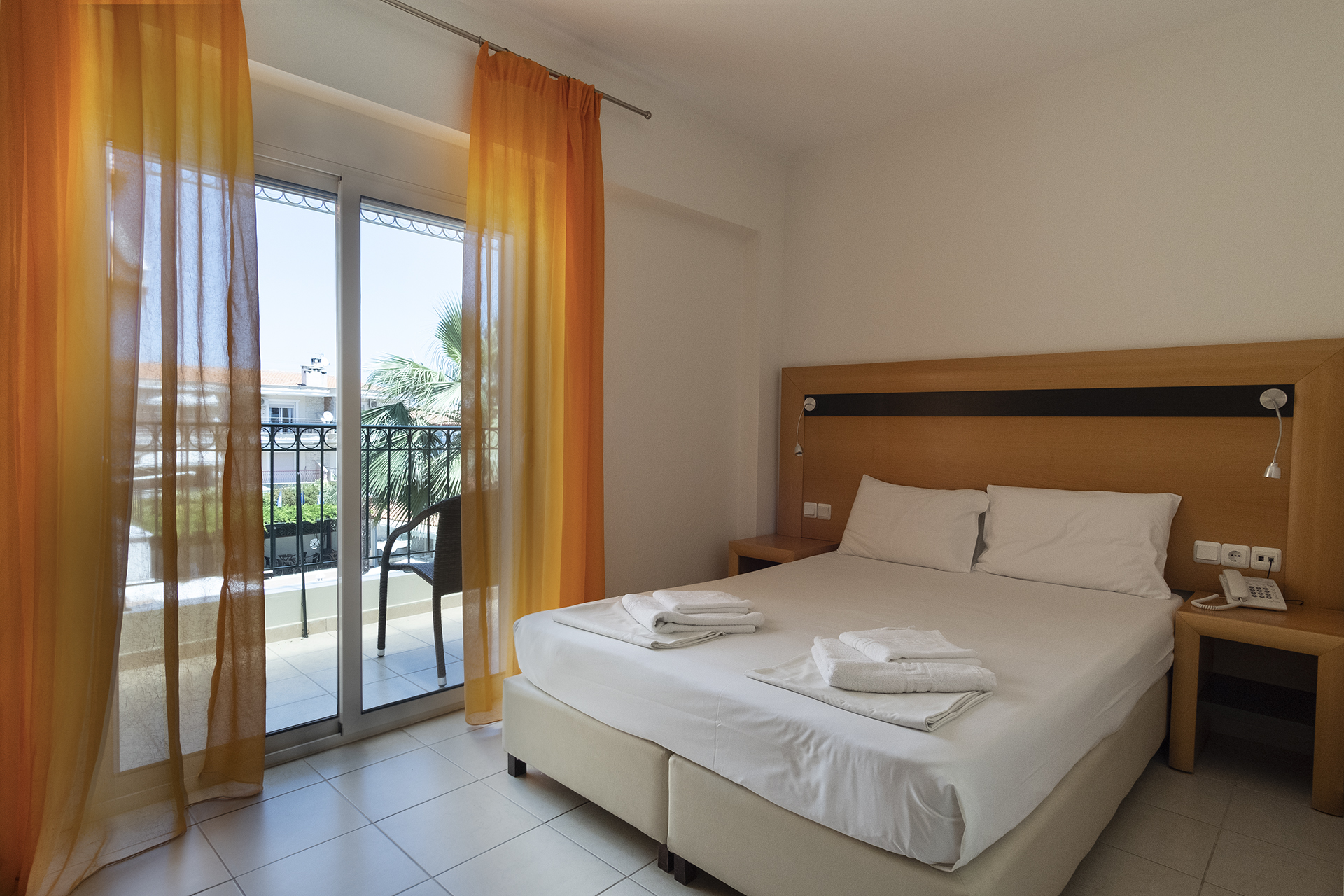 Room at Olympia, KASSANDRA