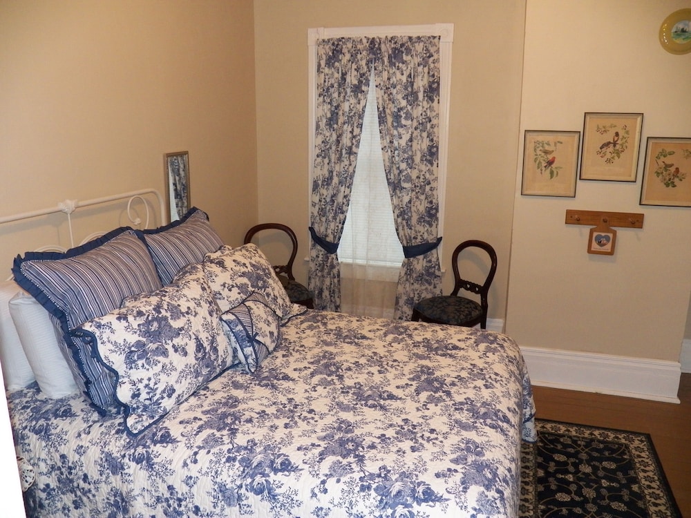 Grand Victorian Inn 28/32