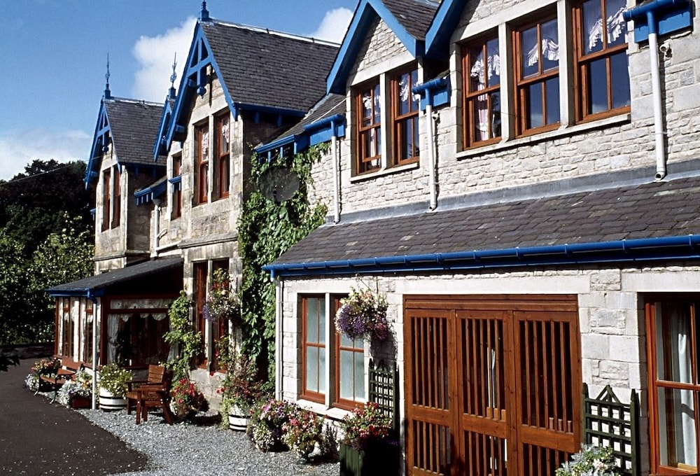 Rosemount Hotel 3/57