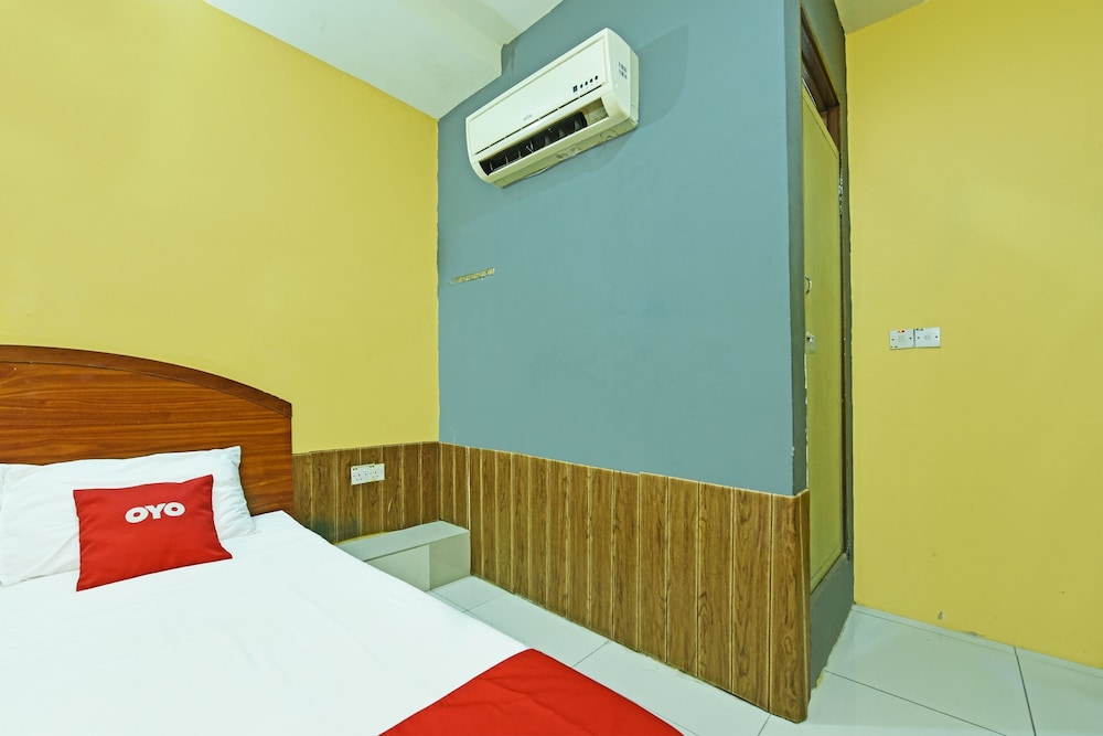 OYO 89656 Melati Hotel Nilai 12/28