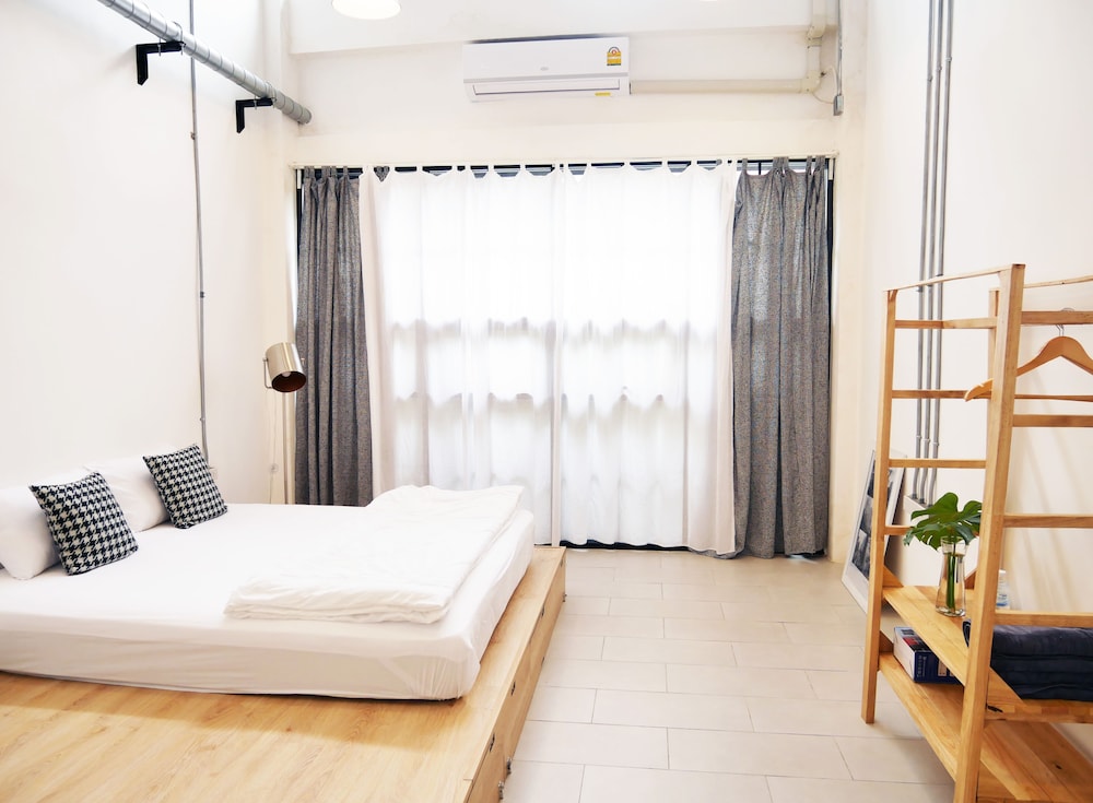 The Companion - Hostel 13/45
