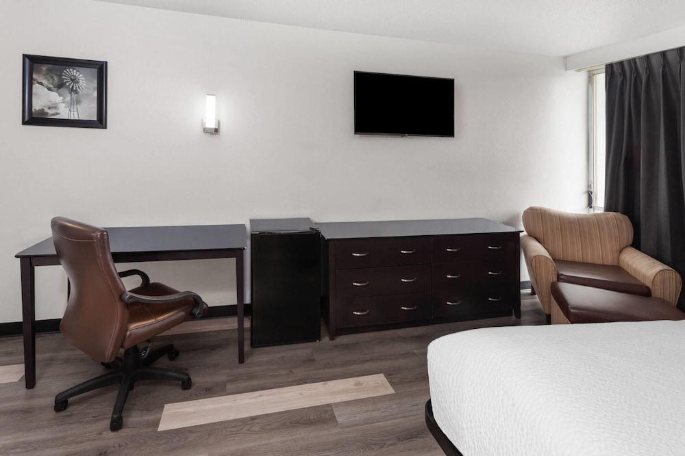 Travelodge By Wyndham Milwaukee 36/50