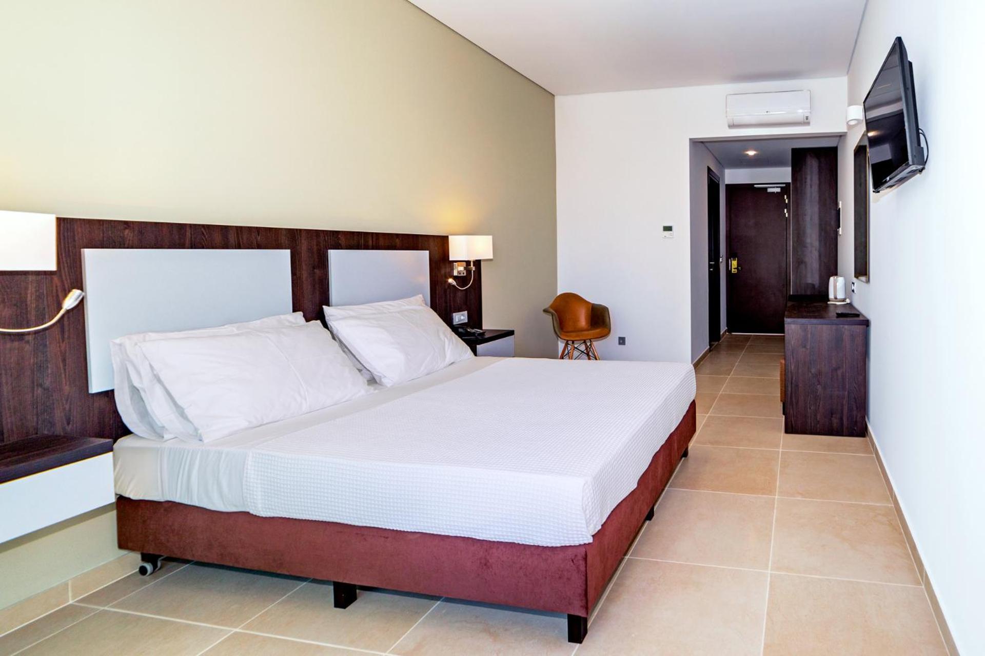 DOUBLE ROOM