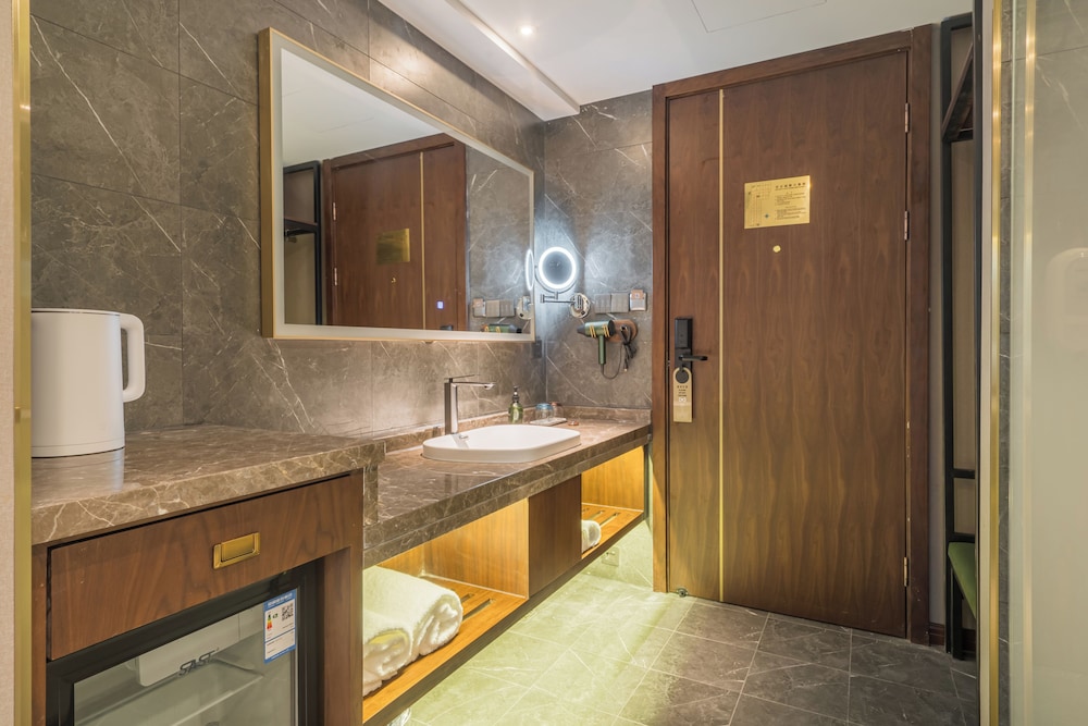 Nostalgia Hotel (Shanghai Fudan University) 50/50