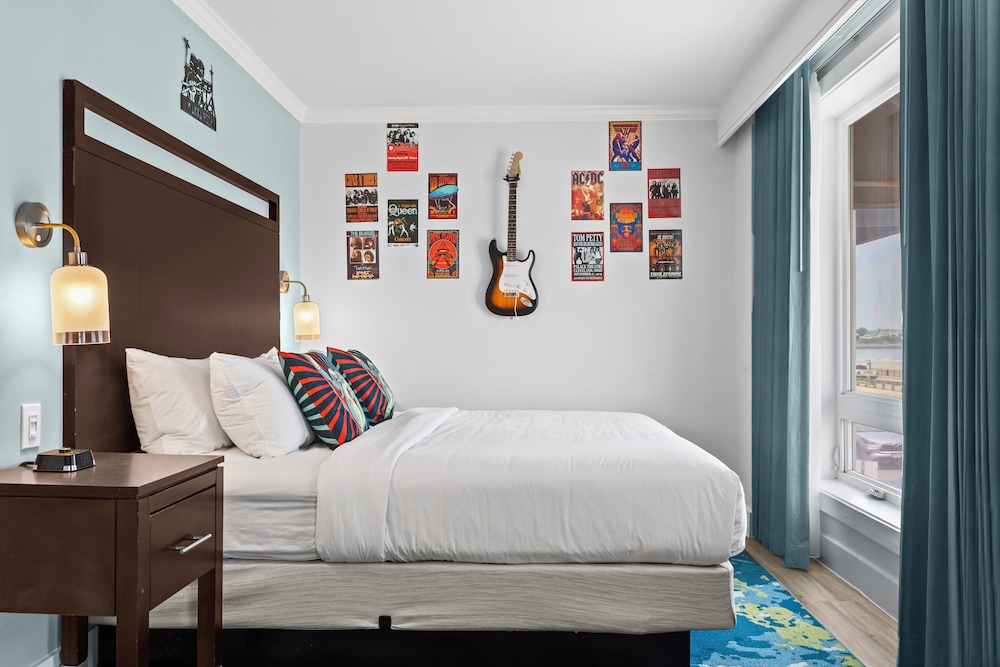King Bed, Ocean Front
