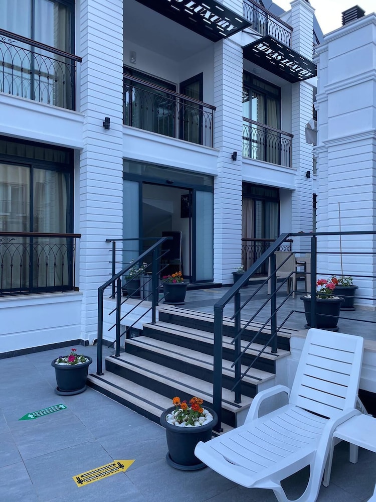 MIYAS LUXURY HOTEL 21/23