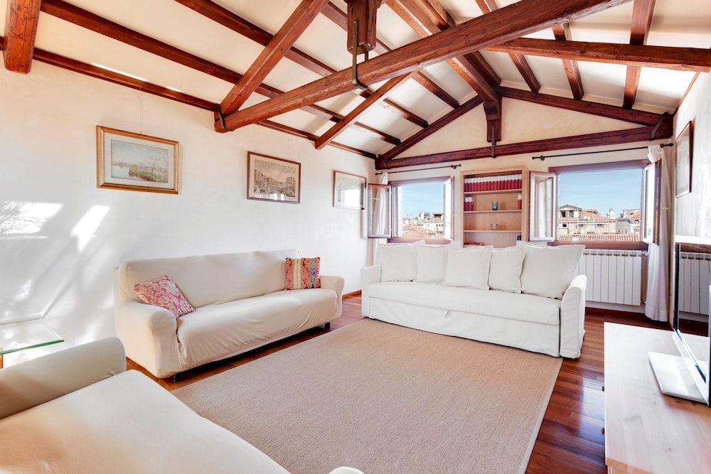 San Marco Roof Terrace Apartment 10/18