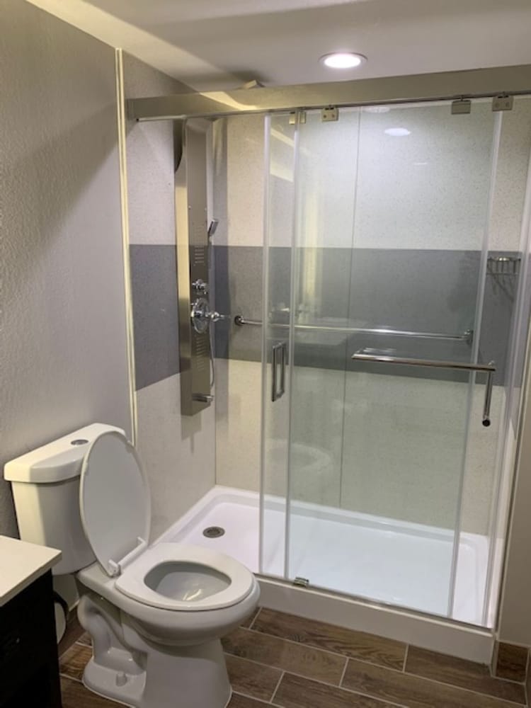 Days Inn by Wyndham Bellville Mansfield 10/30