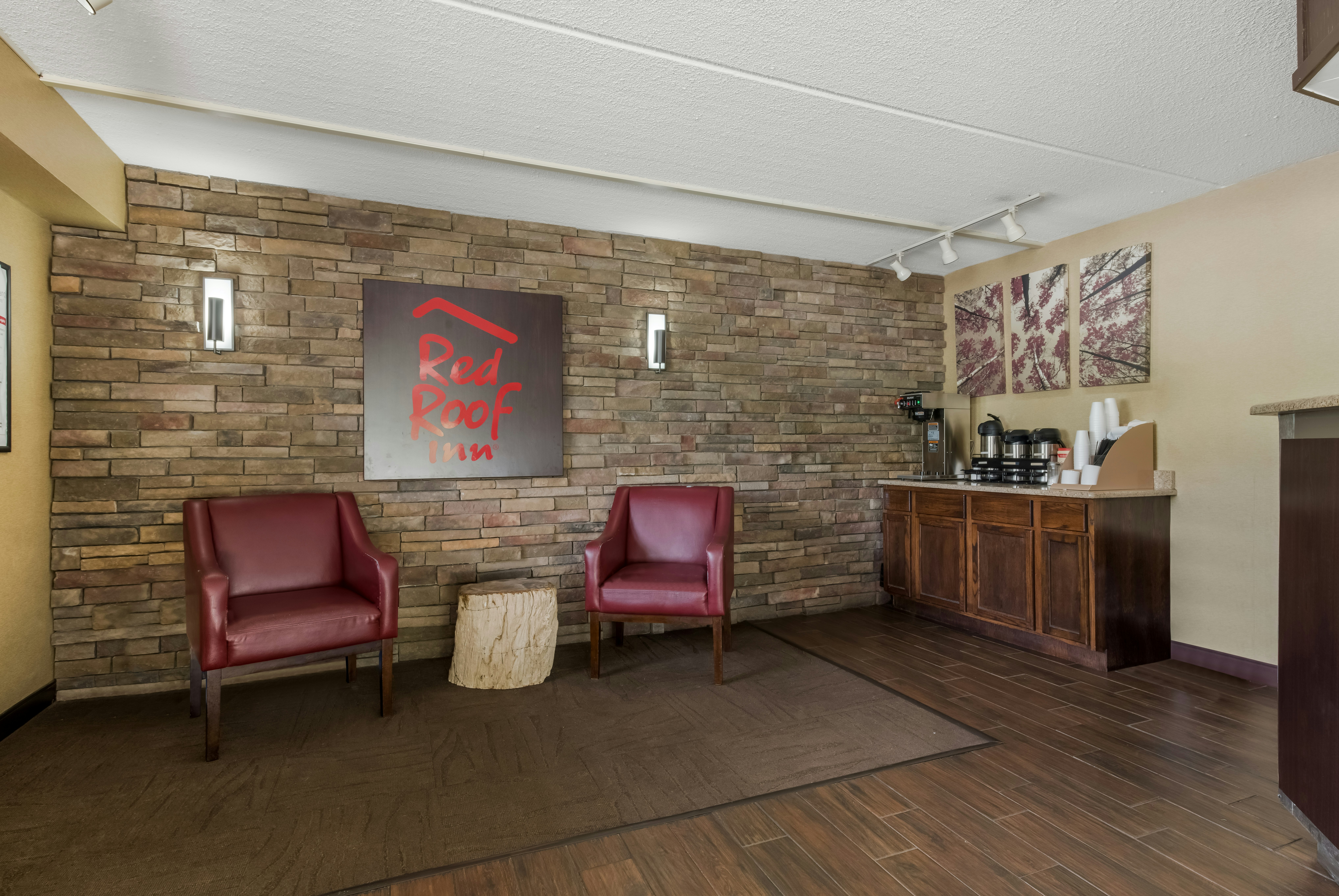 Red Roof Inn Hickory 10/34