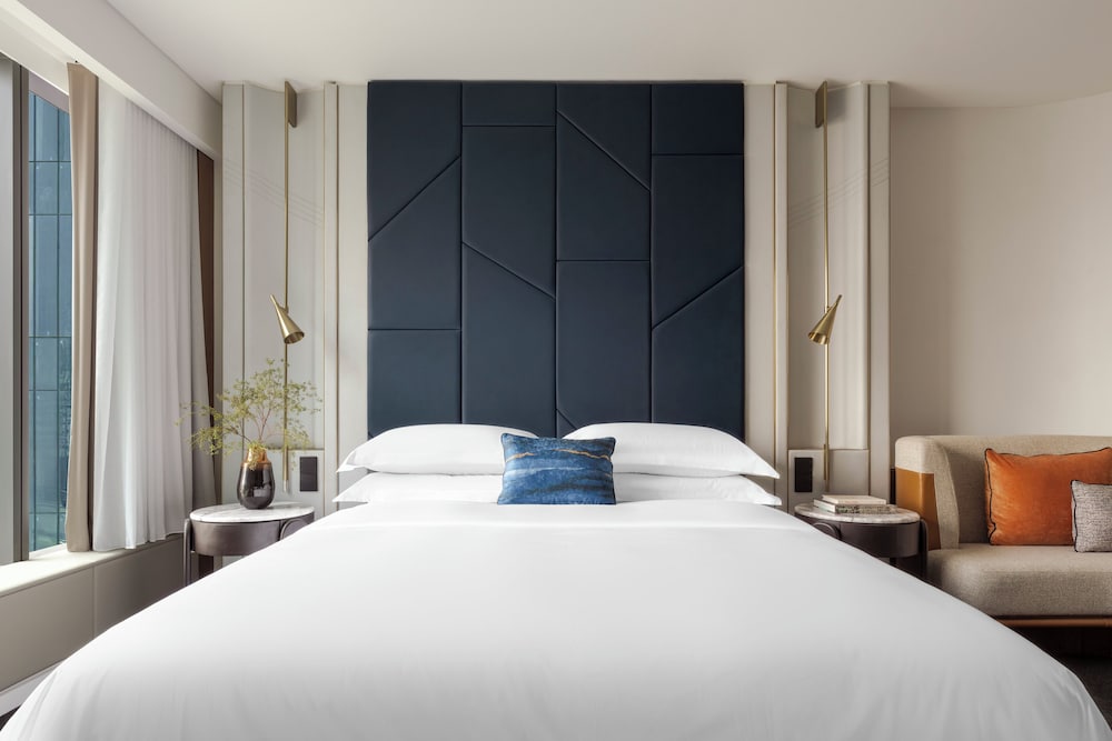 Premium, King Bed