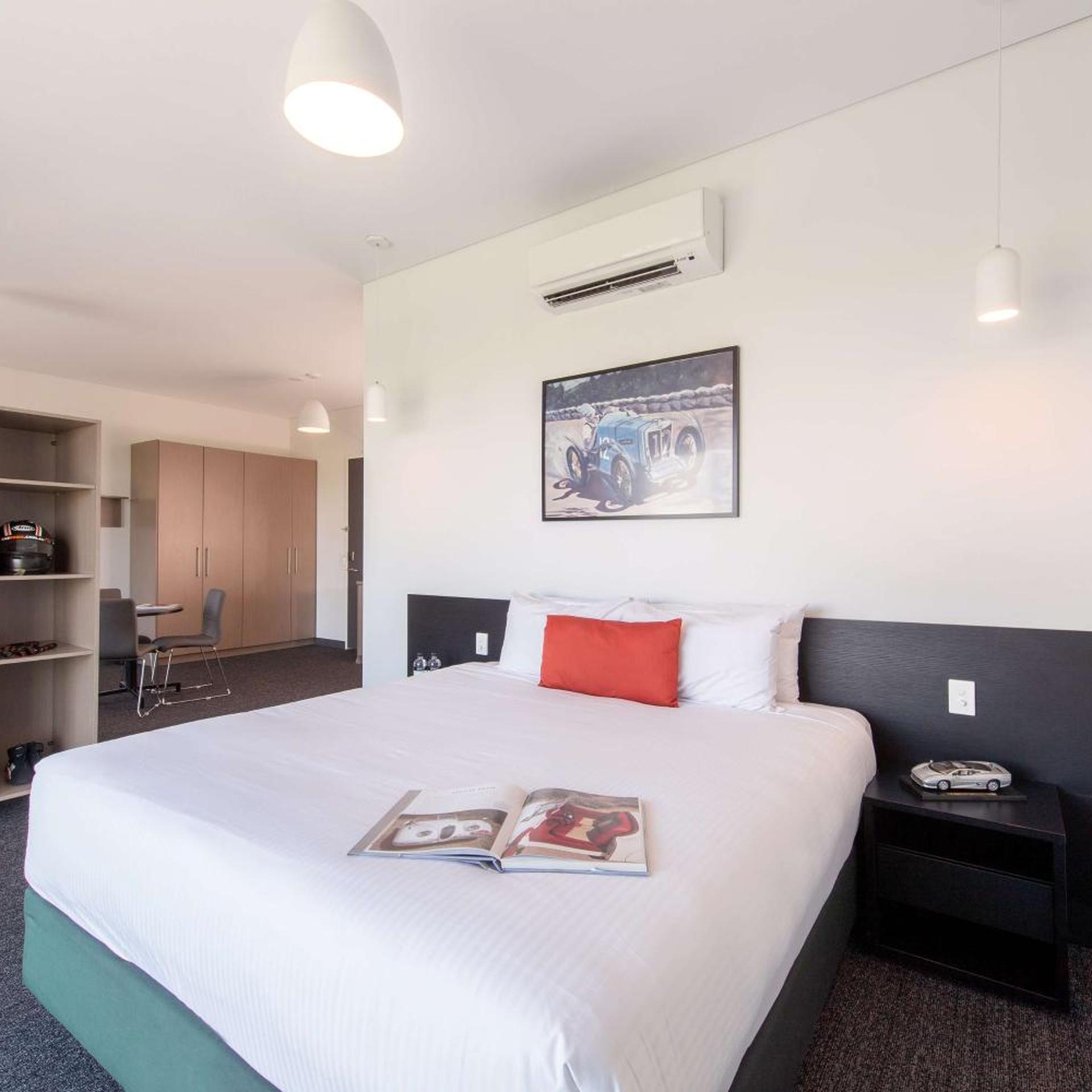 Suite, Track View