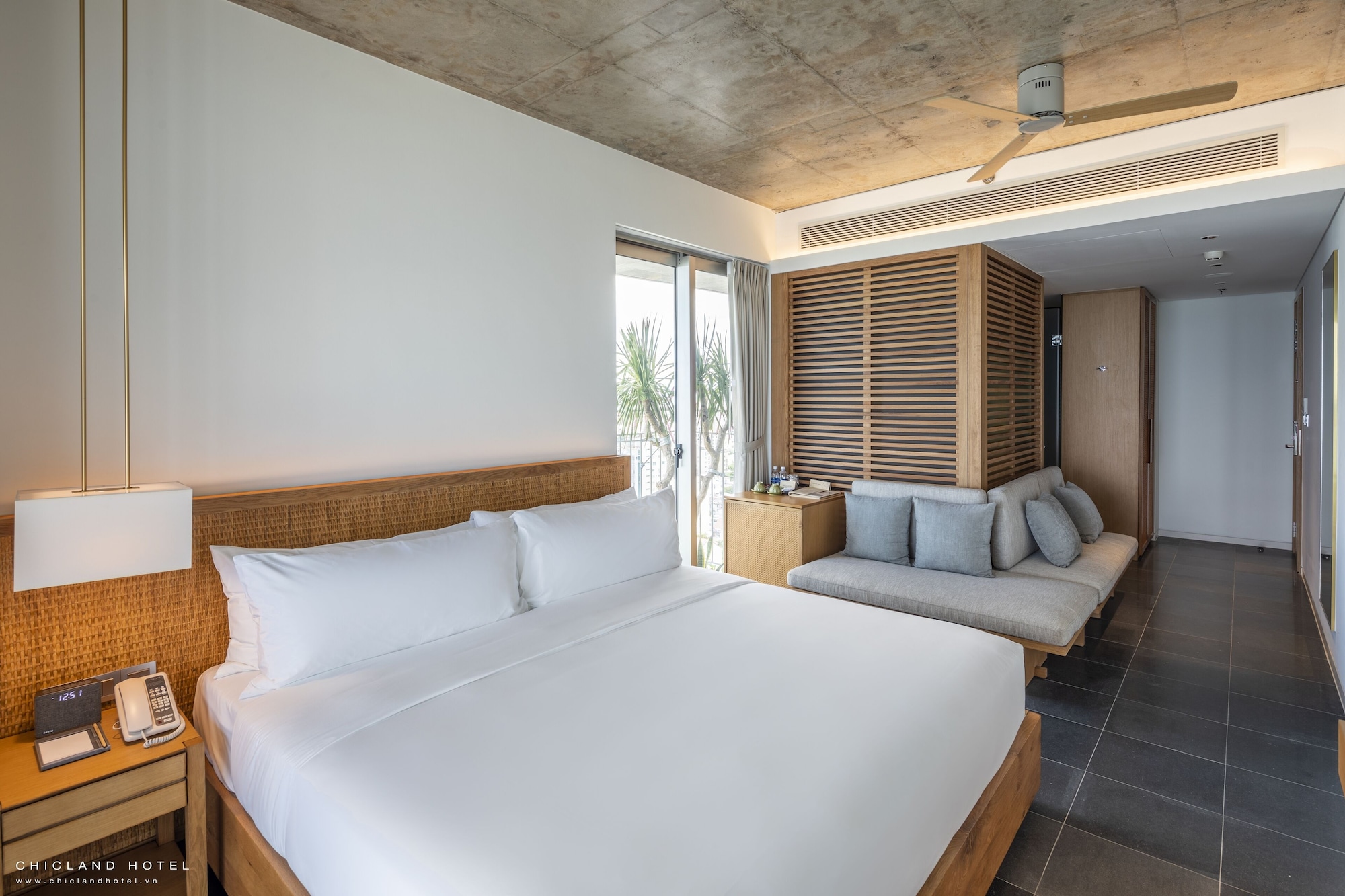DELUXE, DOUBLE BED, OCEAN FRONT
