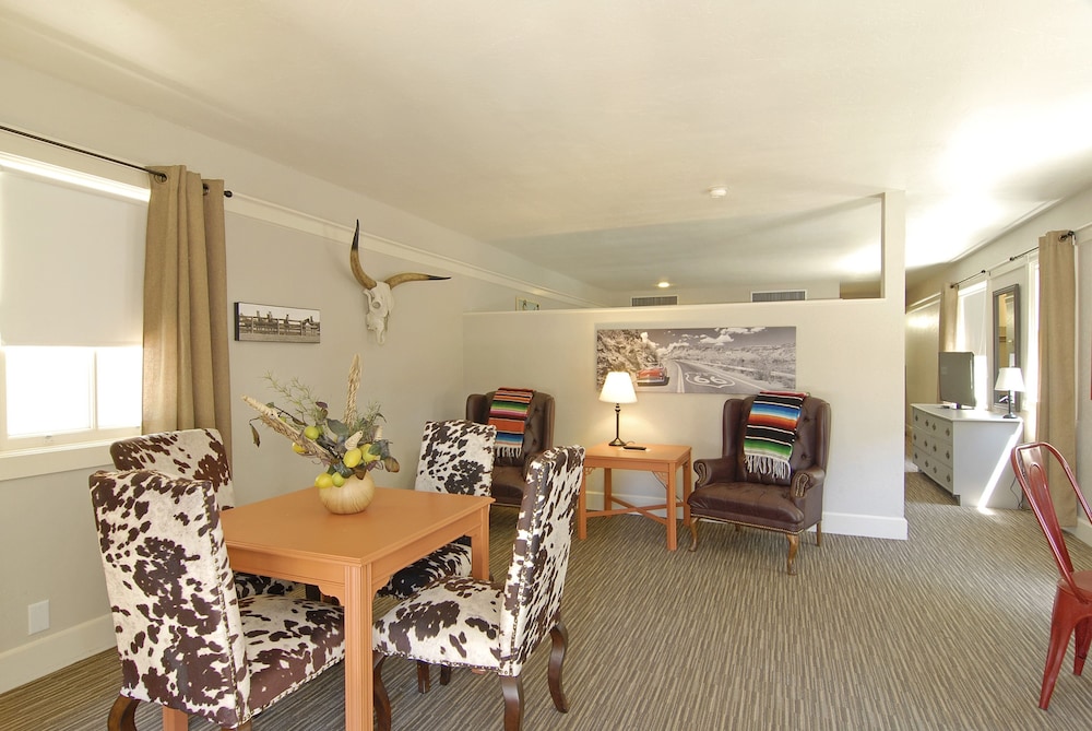 Palm Canyon Hotel and RV Resort 53/73