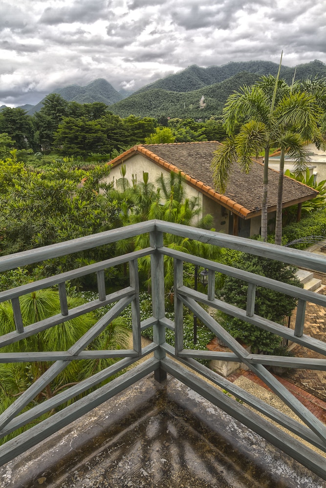 Reverie Siam Resort 40/50