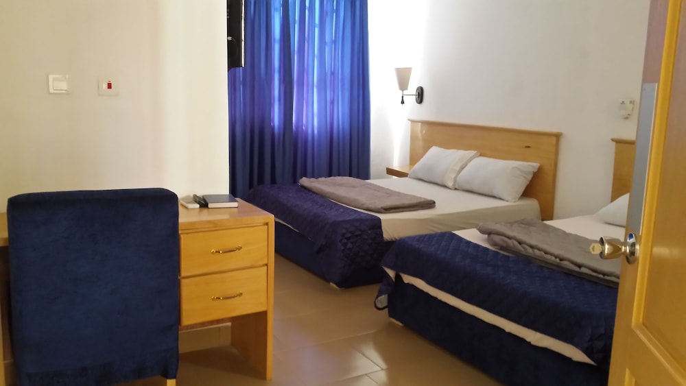 Asantewaa Premier Guesthouse 18/49