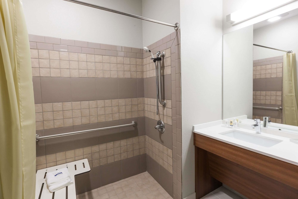 Microtel Inn And Suites By Wyndham Tioga 5/23