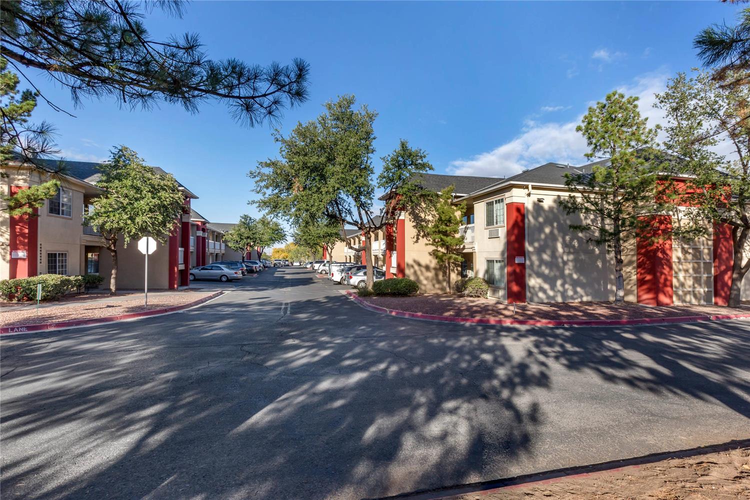 Suburban Studios Albuquerque Uptown 25/26